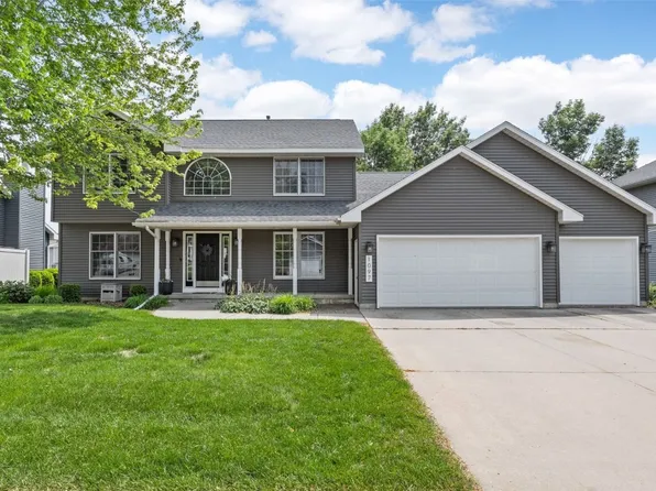 1097 Milstead Dr, Hiawatha, IA 52233