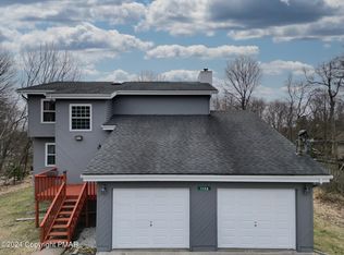 1126 Horizon Dr, Long Pond, PA