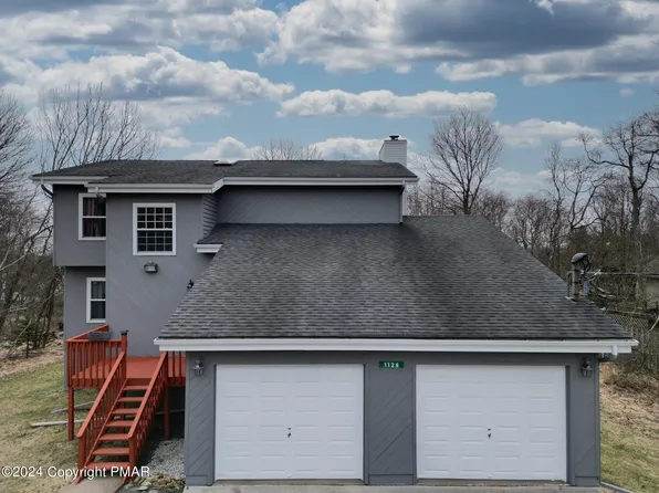 1126 Horizon Dr, Long Pond, PA 18334