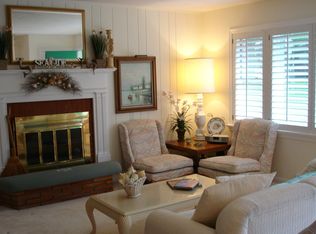 9811 Cottonwood Ln, Saint Louis, MO 63119