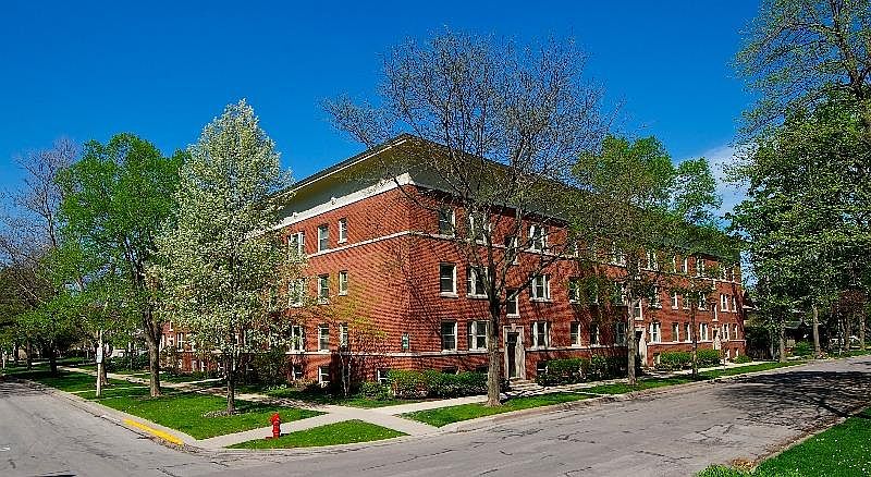1st image of 222 Pleasant St APT 3