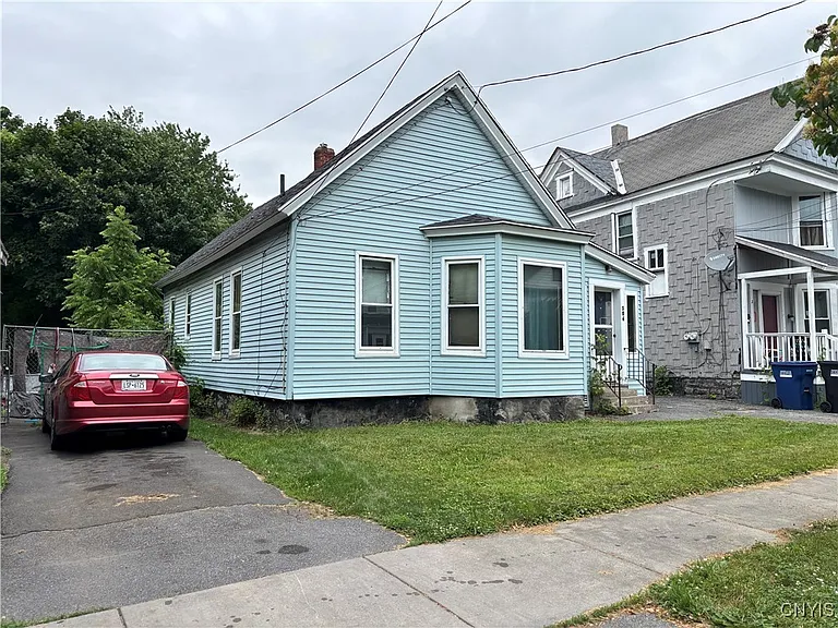 304 Hartson St — Photo 1