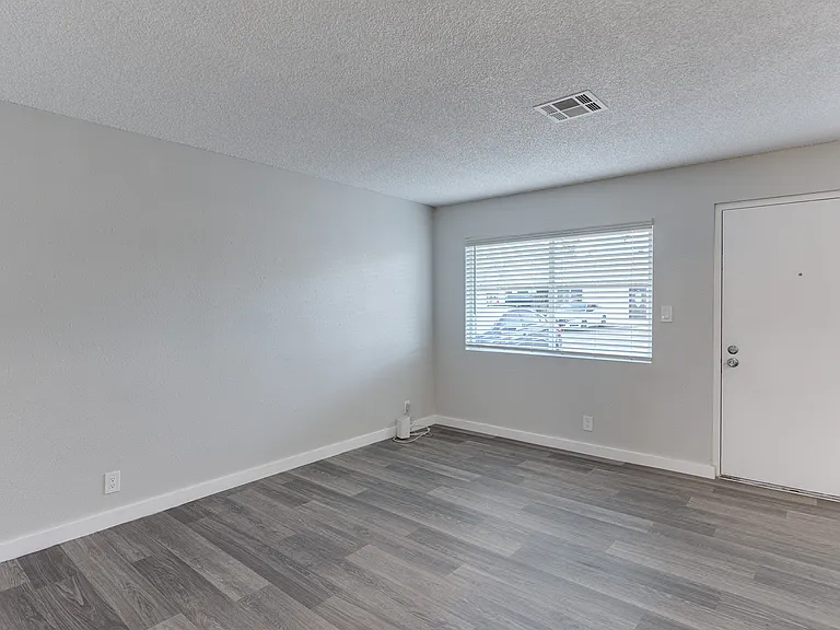 Red Rock Cove Apartments — Photo 27