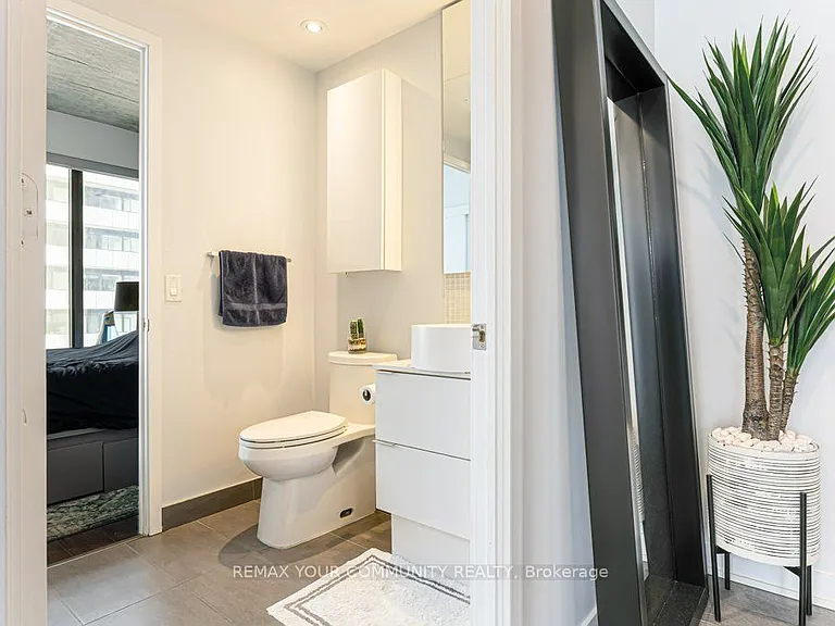 185 Roehampton Ave #1312 — Photo 16