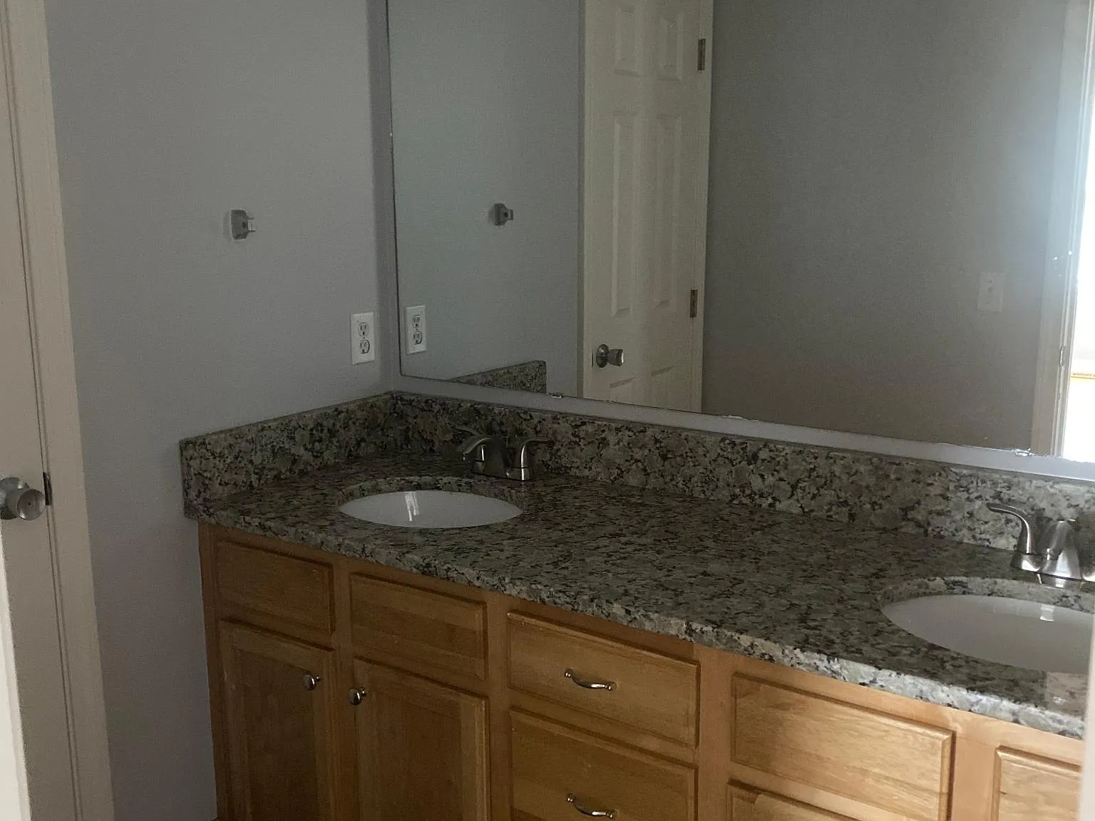 3 bed, 2.5 bath, 1690 sqft, $1,690 — Photo 3