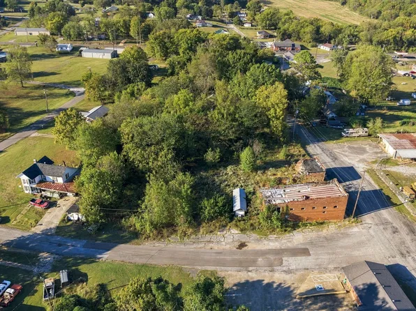 42 2nd St, Iron City, TN 38463