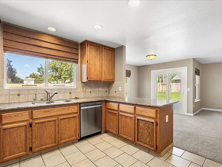 1002 Bay Terrace Dr — Photo 12