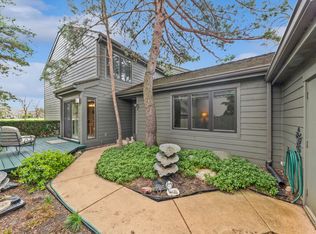 461 Valley View Rd, Lake Barrington, IL 60010