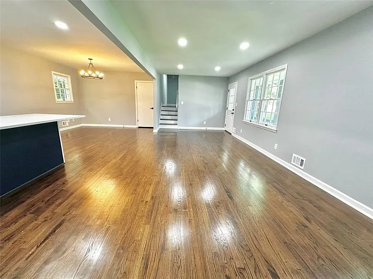 210 Suburban Dr NE — Photo 4