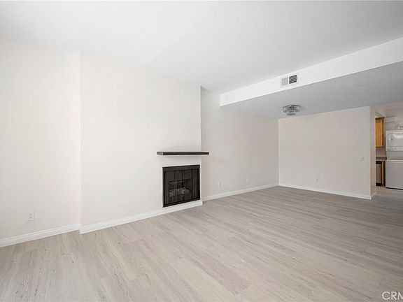 5th image of 4328 Whitsett Ave