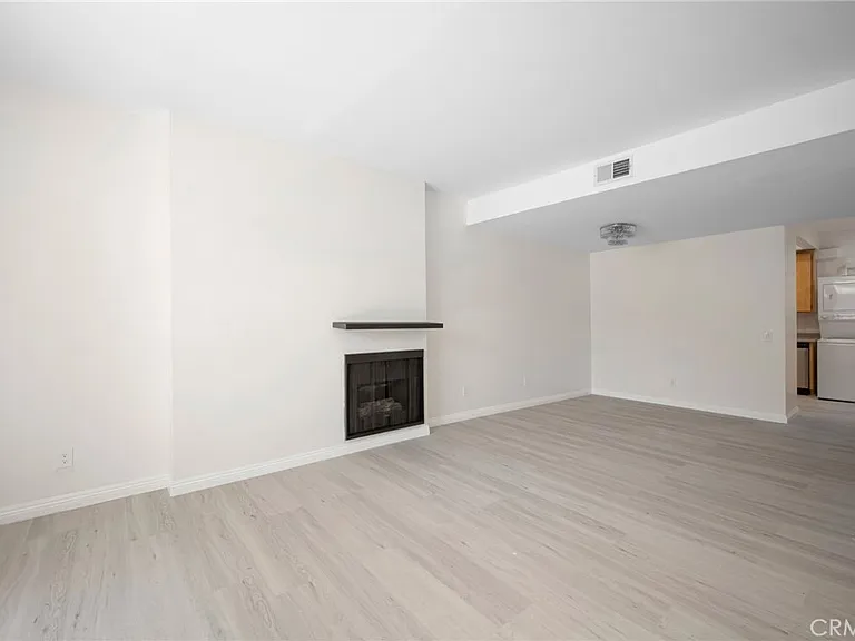 4328 Whitsett Ave — Photo 5