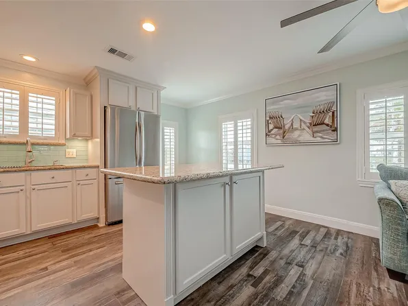 411 Olive St, Surfside Beach, TX 77541