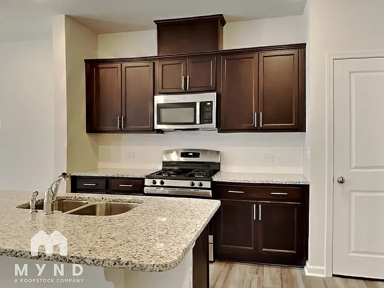 113 Peebles Dr — Photo 4