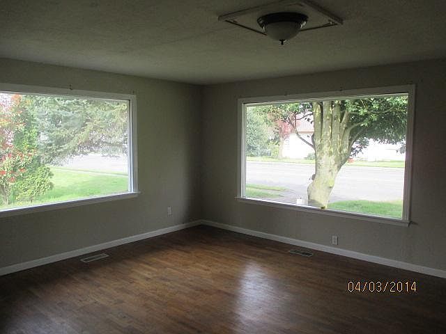 1st image of 916 4th St SE