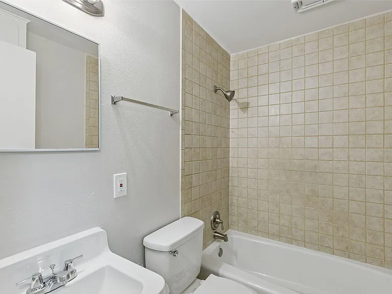 5758 Greencraig Dr — Photo 12