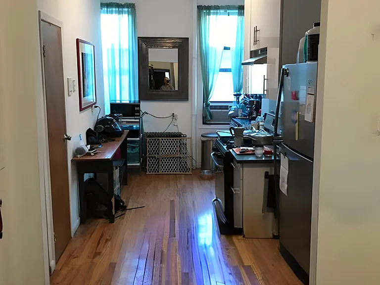 113 N 8th St #2R — Photo 2