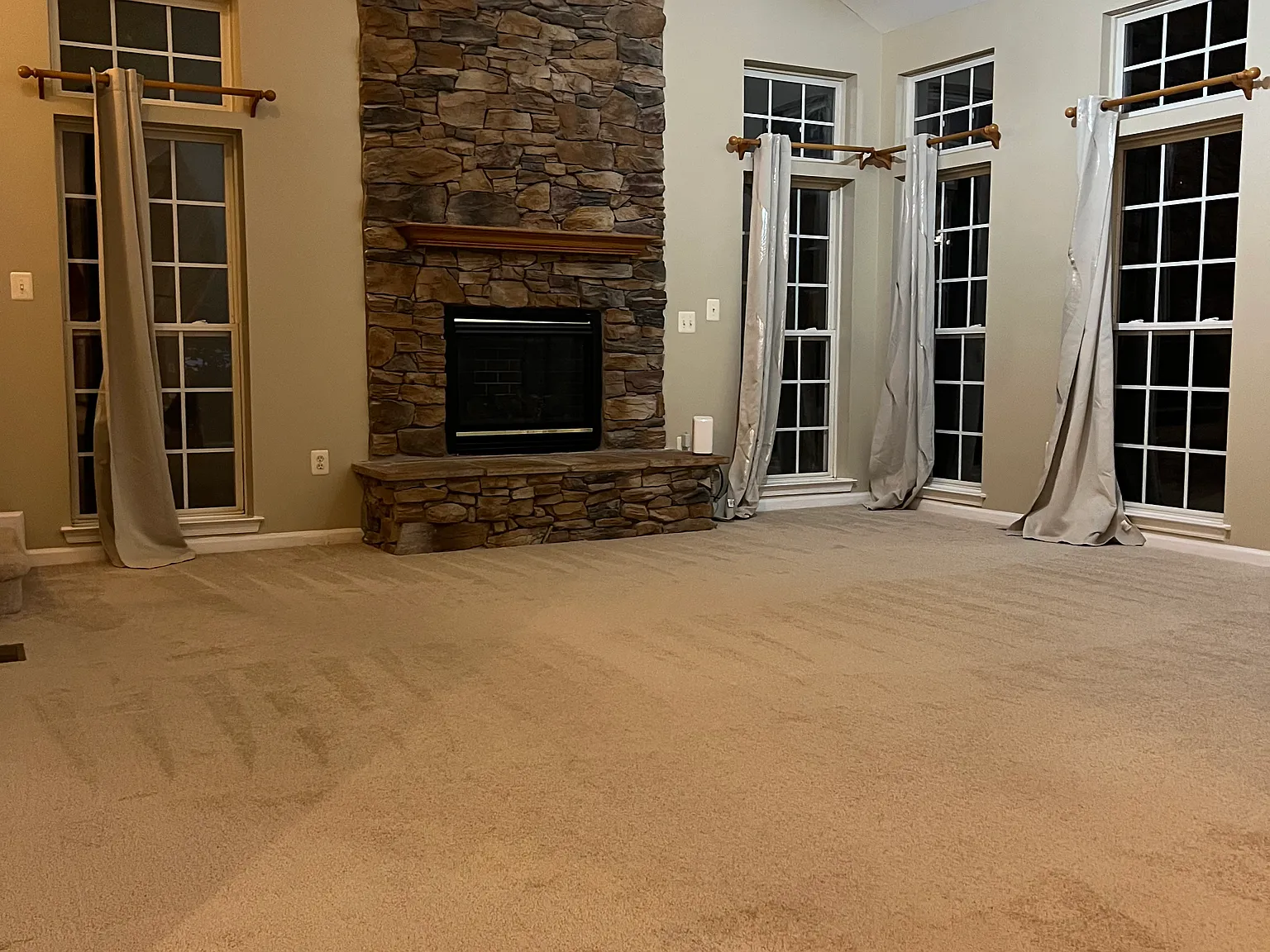 4 bed, 2.5 bath, 3740 sqft, $3,700 — Photo 2