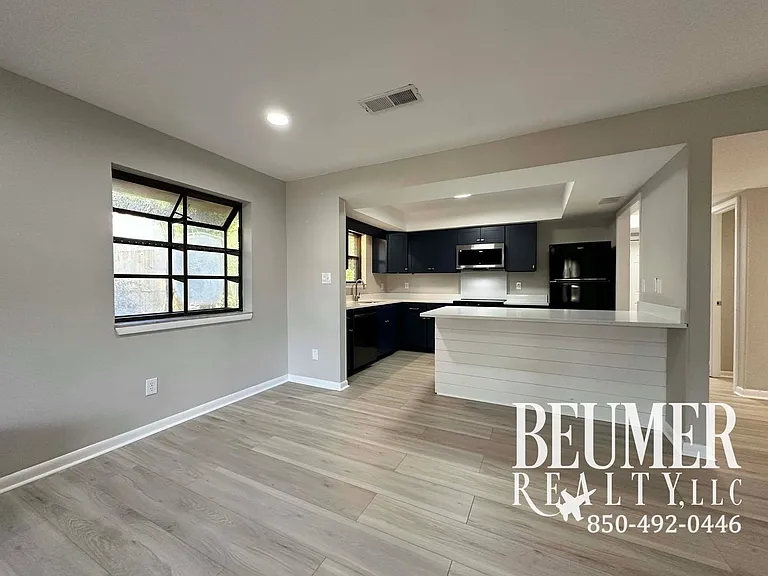 5078 Leeward Dr — Photo 4