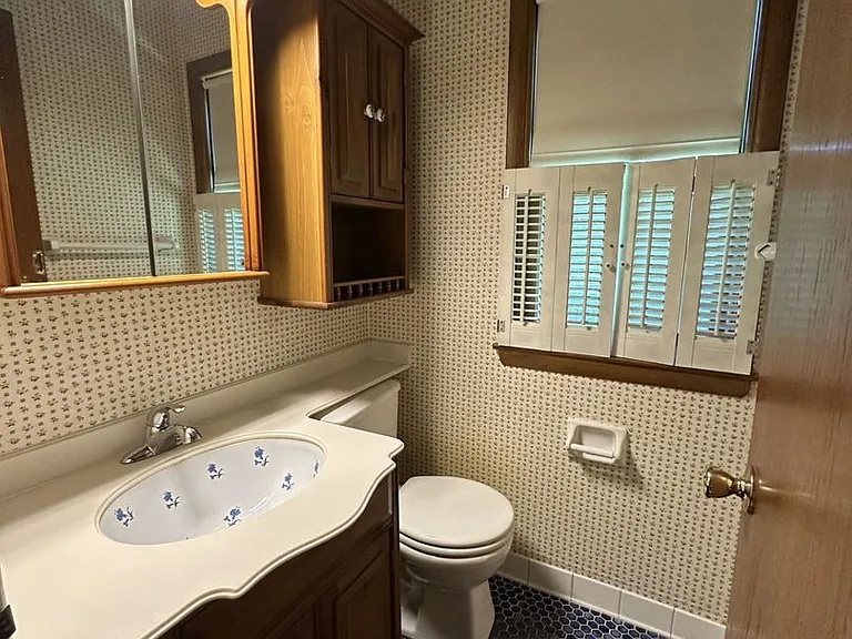 1375 Fairhaven Blvd — Photo 10