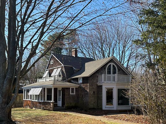 3rd image of 138 Newtown Ln