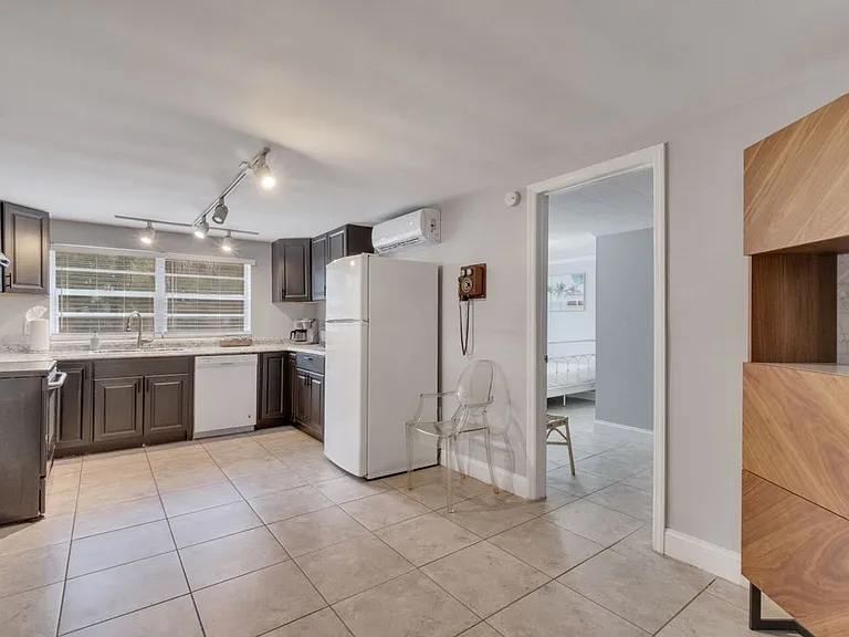 415 S Hyer Ave #B — Photo 11
