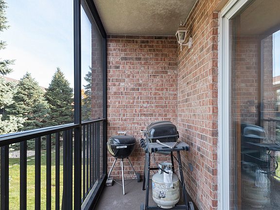5th image of 4943 Circle Dr #303