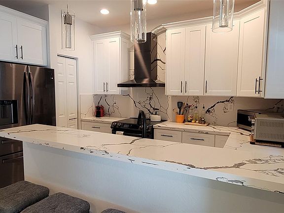 5th image of 6633 Hidden Cove Dr