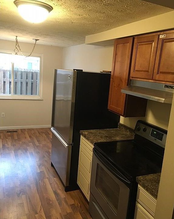 2nd image of 1701 Villa South Dr