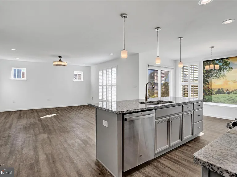 28 Long Bend Dr — Photo 9