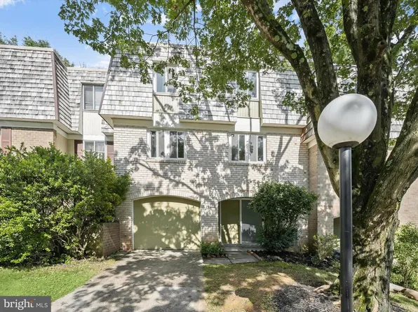 19033 Capehart Dr, Montgomery Village, MD 20886