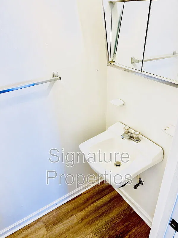 2 bed, 1.5 bath, 1000 sqft, $1,000 — Photo 2
