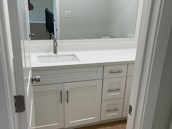 4th image of 924 Main St APT A