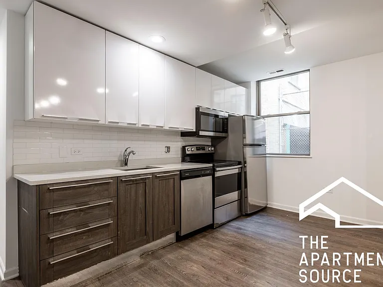 941 W Winona St #111 — Photo 3