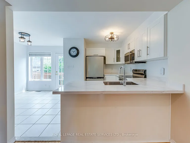 204 Roxton Rd — Photo 8