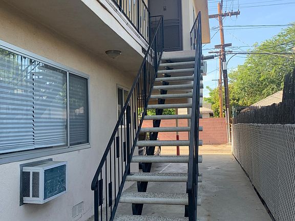 2nd image of 1611 W Victory Blvd APT F