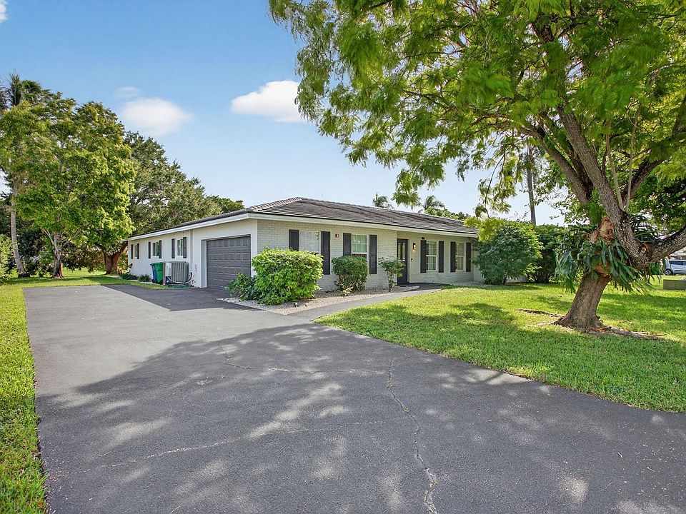 1st image of 2421 NW 114th Avenue