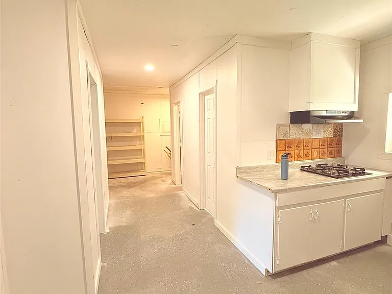 315 E Florida Ave — Photo 15