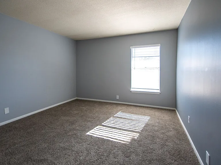 Coleman Place Apartments — Photo 14
