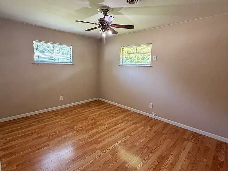 9524 Guthrie Ave — Photo 22