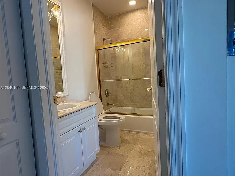 18410 NE 30th Ave #18410 — Photo 33