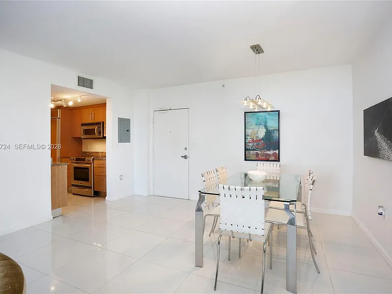 10275 Collins Ave #335 — Photo 7