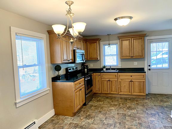 5th image of 7 Pleasant St APT A