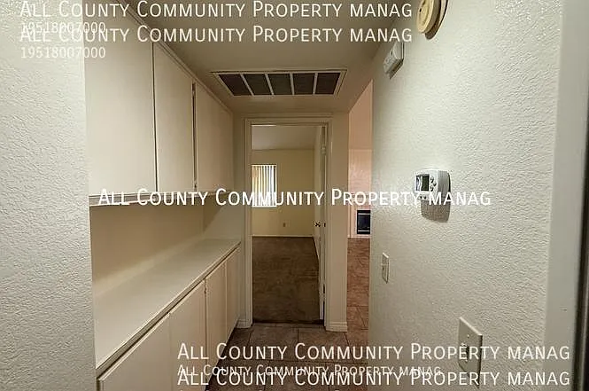 2277 Oak Ave — Photo 10
