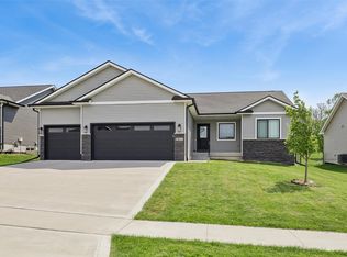 1811 Crabapple Ln, Granger, IA 50109