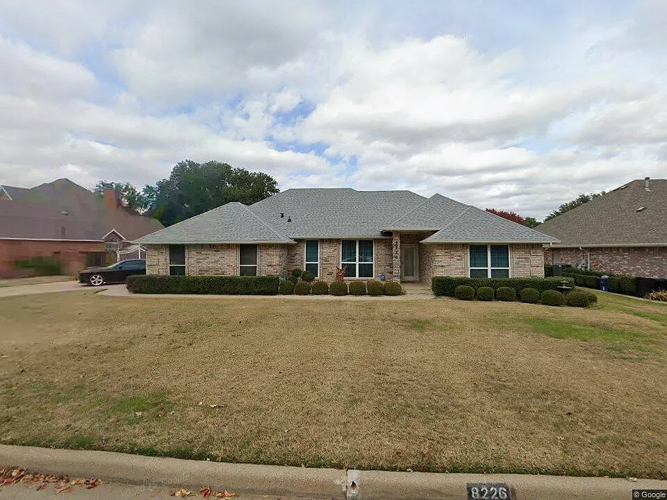 3 bed, 1939 sqft, $2,050 — Photo 2