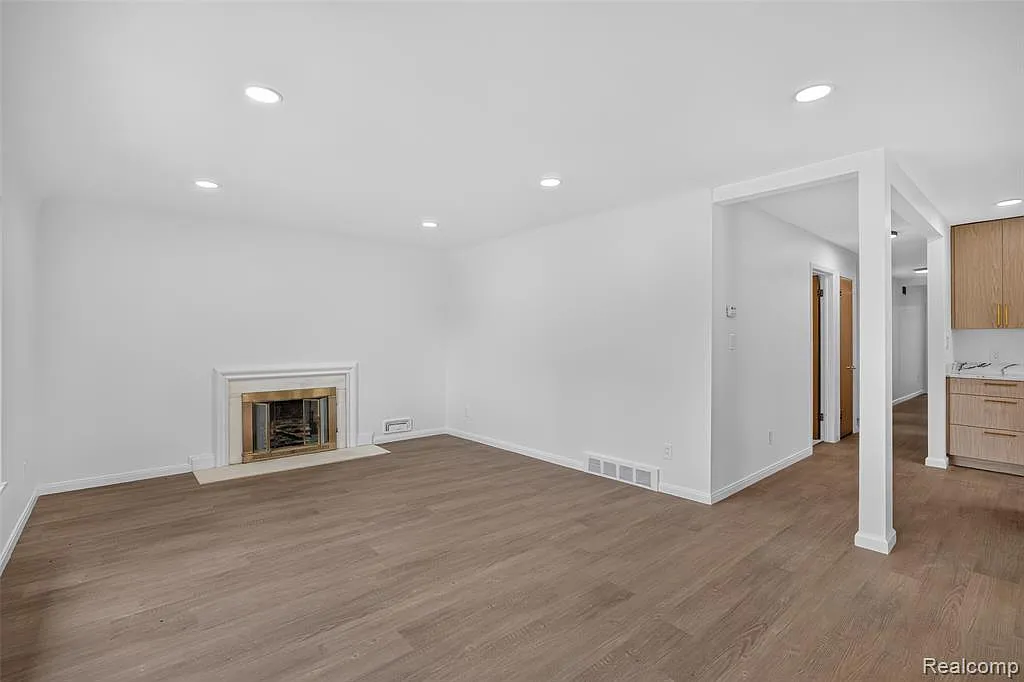 4 bed, 2.5 bath, 1760 sqft, $2,250 — Photo 4