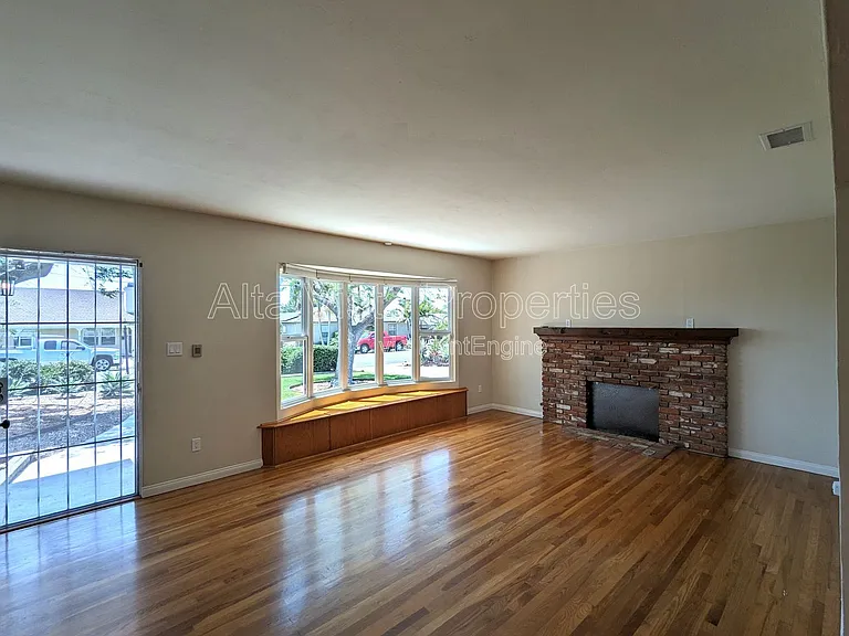 5115 Manchester Rd — Photo 5