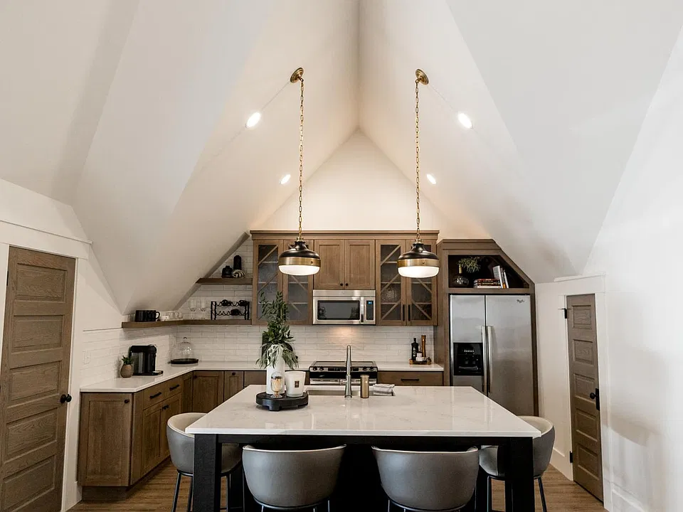 122 W Lexington Ave #5