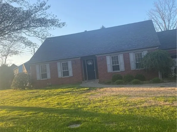 201 N Pine St, Williamstown, WV 26187