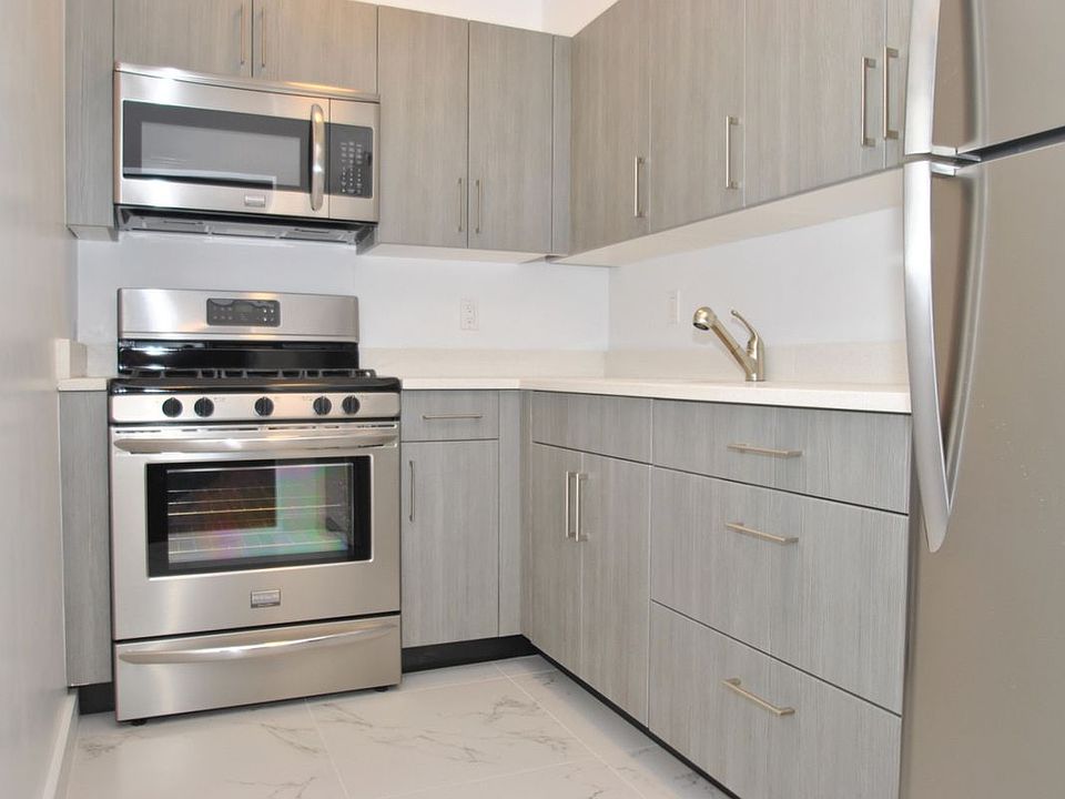 2nd image of 2160 Matthews Ave APT 2V